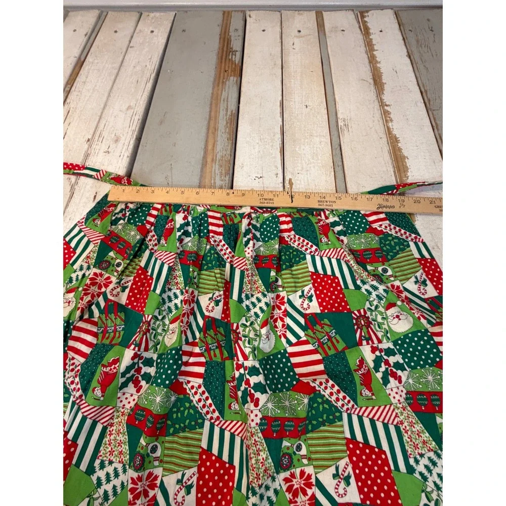 Vintage Christmas Half Apron Santa Patchwork Print Red Green Holiday Hosting